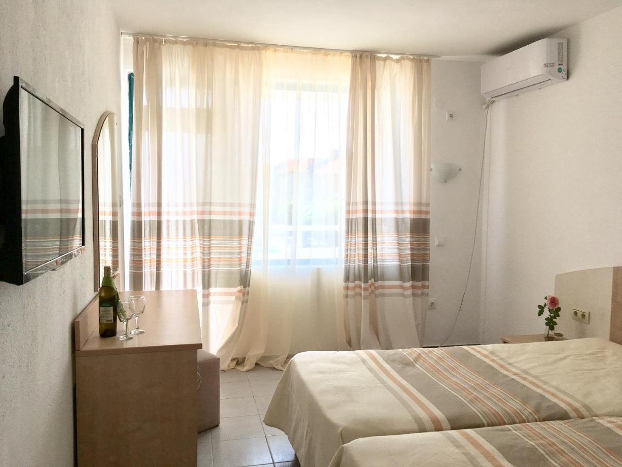 Alba Family Club Hotel Primorsko Extérieur photo