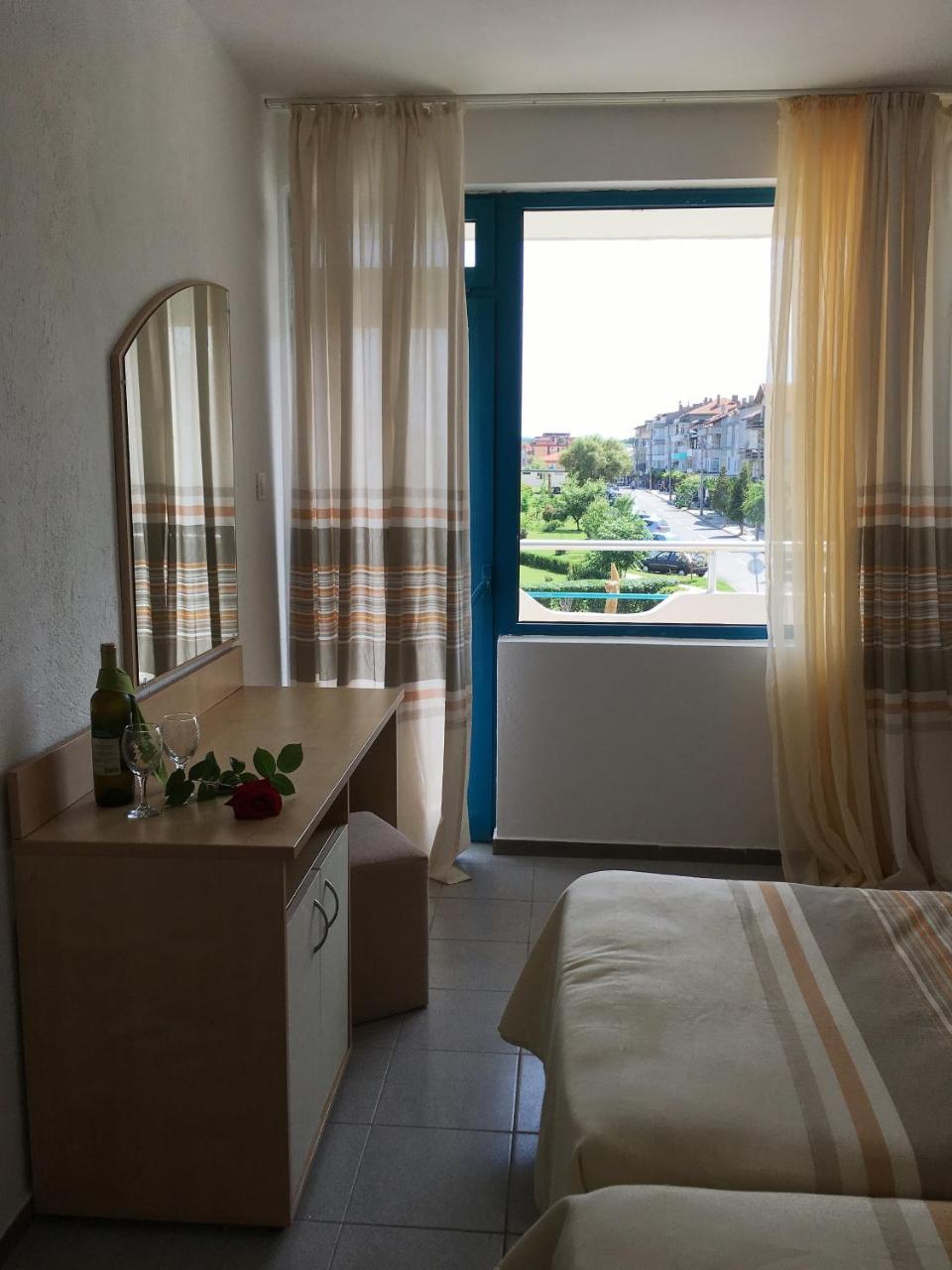 Alba Family Club Hotel Primorsko Extérieur photo